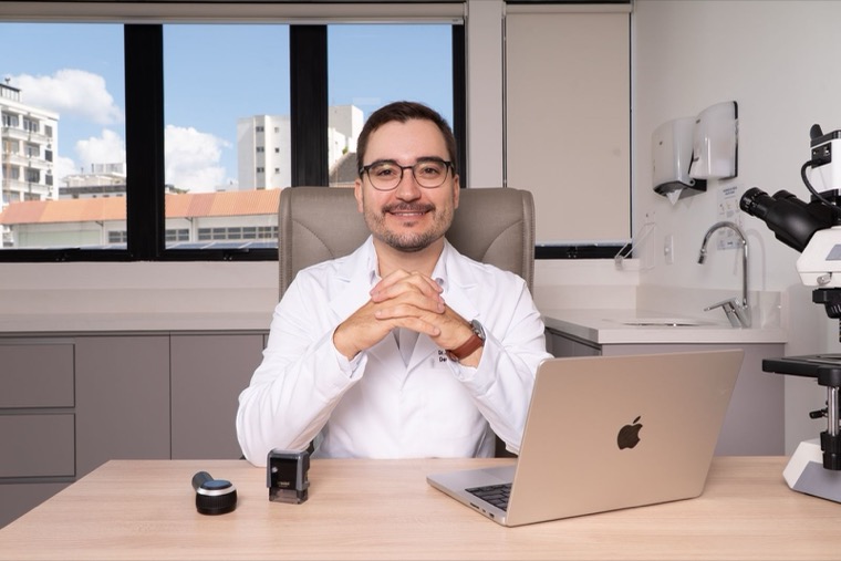 Dr. José Ricardo Grams em atendimento